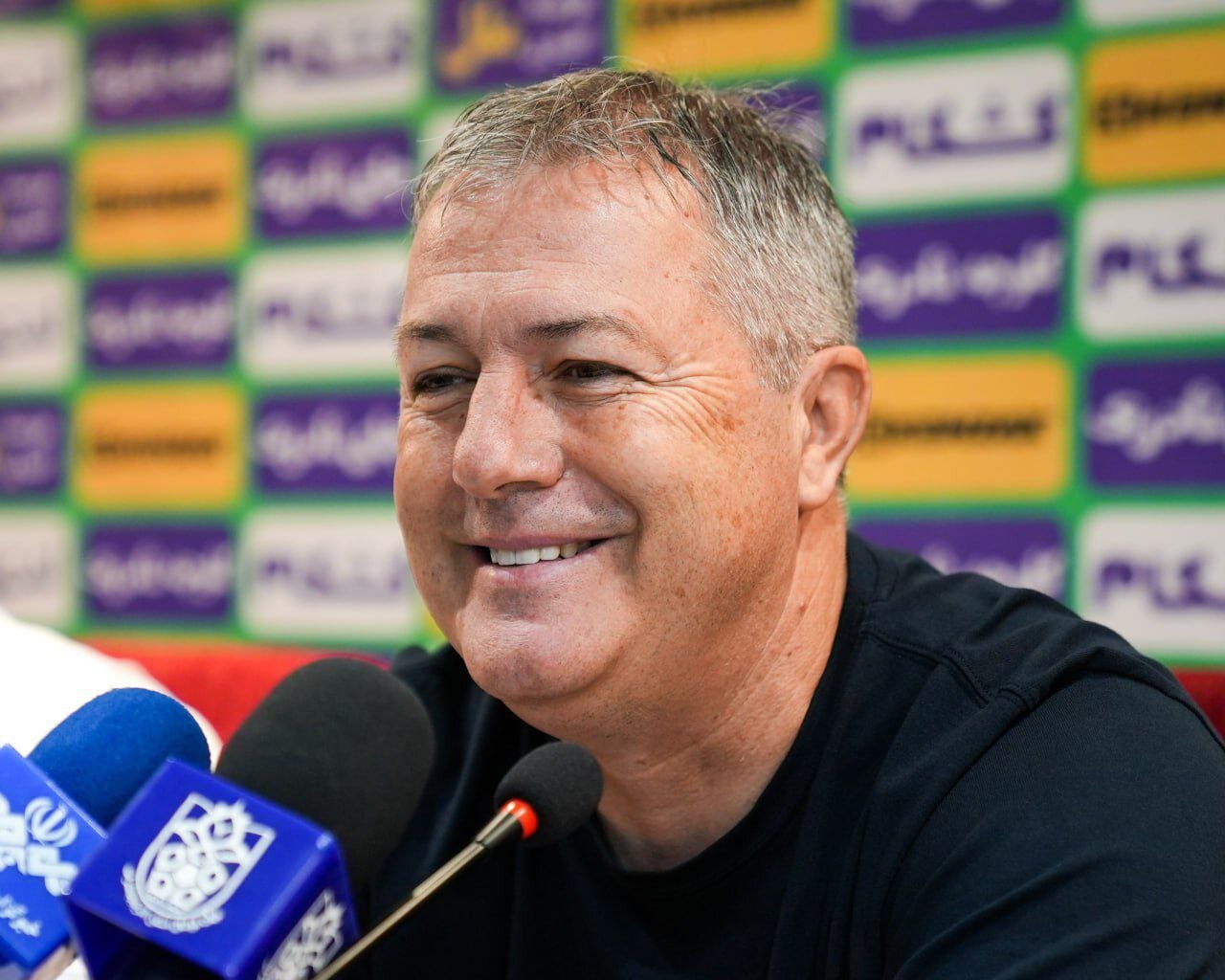 عکس از دراگان اسکوچیچ سرمربی تیم تراکتور در کنفرانس‌ خبری