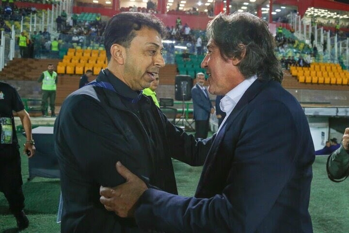 عکس از خوش‌وبش جمال محمود و ریکاردو ساپینتو قبل از بازی استقلال و الوحدات