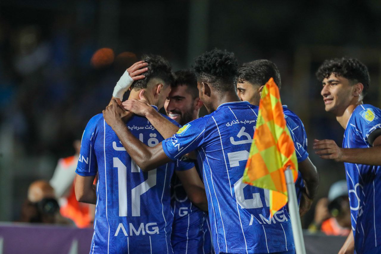 عکس از خوشحالی بعد از گل بازیکنان استقلال پس از گل به آلومینیوم