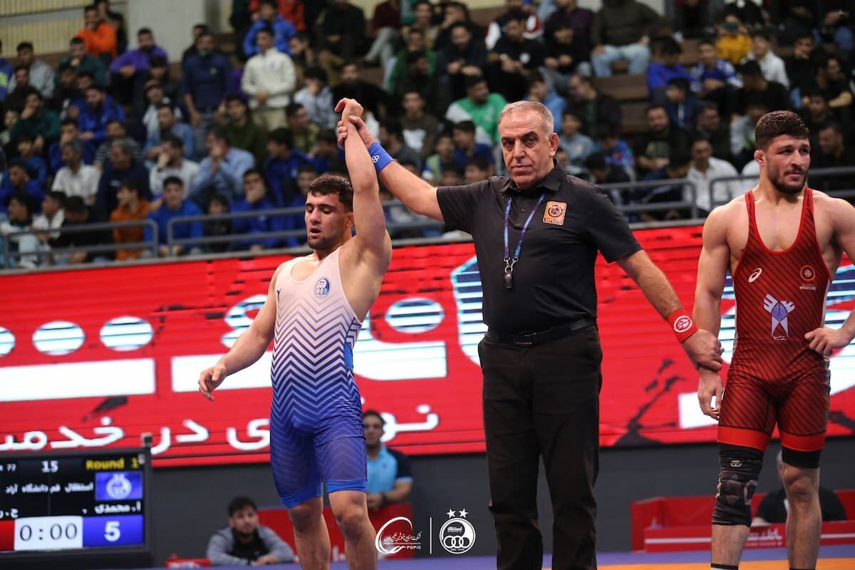 عکس از عضو تیم استقلال قم در لیگ برتر کشتی