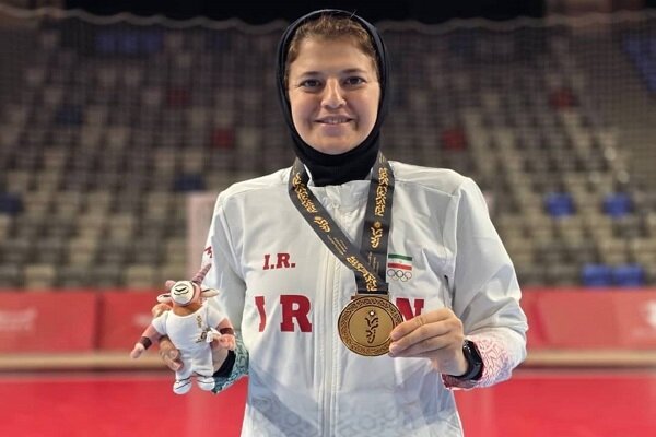 عکس از فاطمه شریف سرمربی تیم فوتسال زنان پاکستان