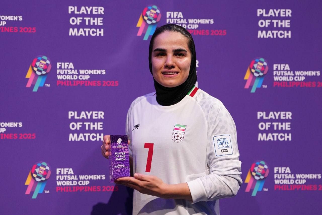 عکس از فرشته کریمی بهترین بازیکن بازی فوتسال ایران و پاناما