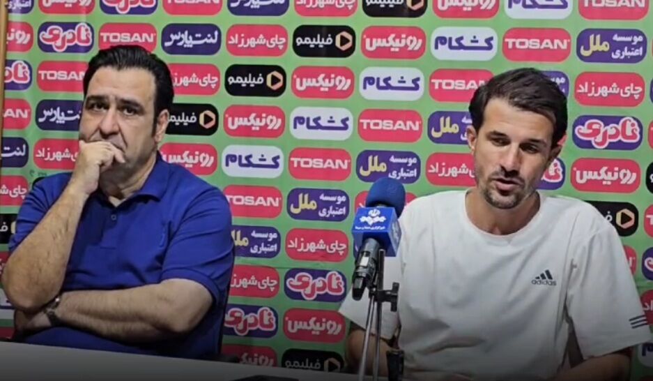 عکس از قاسم حدادی فر سرمربی ذوب آهن در کنفرانس خبری پس از بازی با فولاد