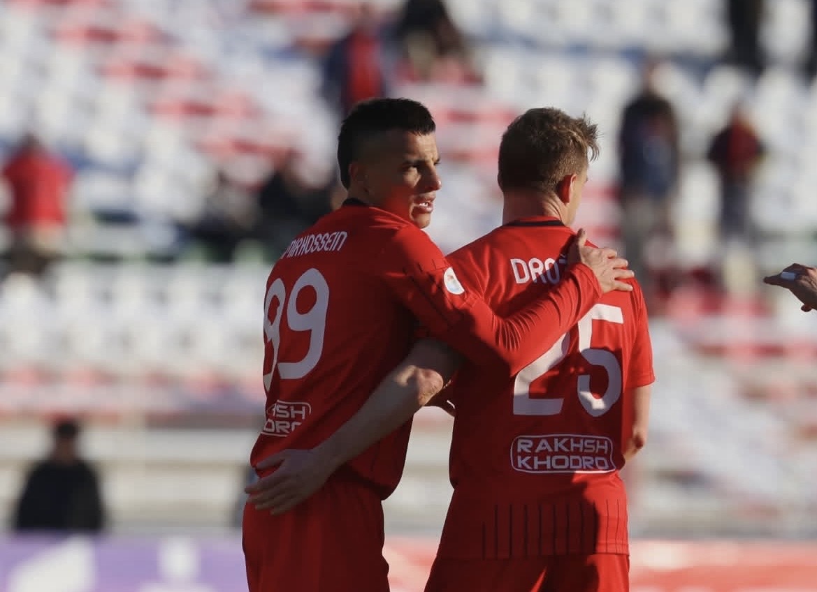 عکس از امیرحسین حسین زاده و دوماگوی دروژدک در بازی تراکتور و ملوان