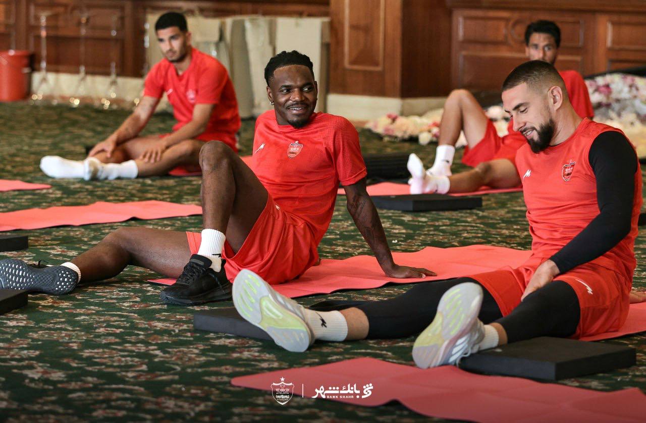 عکس از تیوی بیفوما و الکسی گندوز در تمرینات بدنسازی پرسپولیس