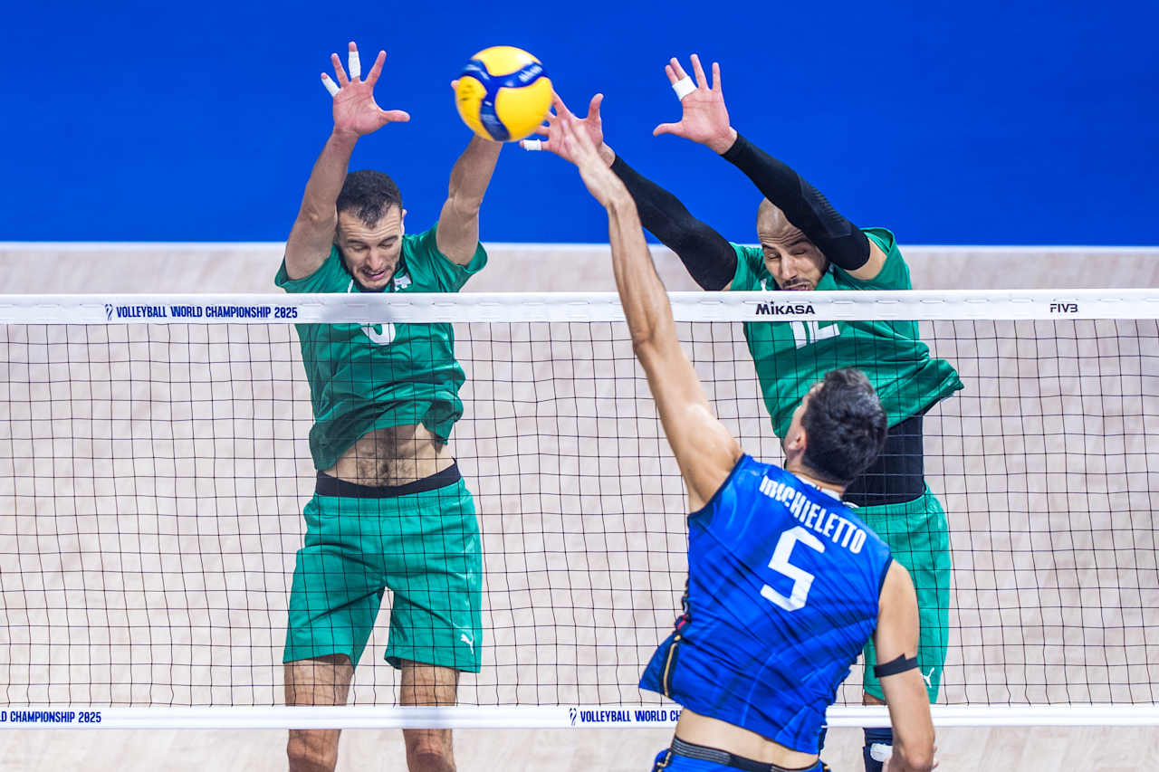 عکس از بازی ایتالیا و الجزایر در رقابت‌های والیبال قهرمانی جهان ۲۰۲۵
