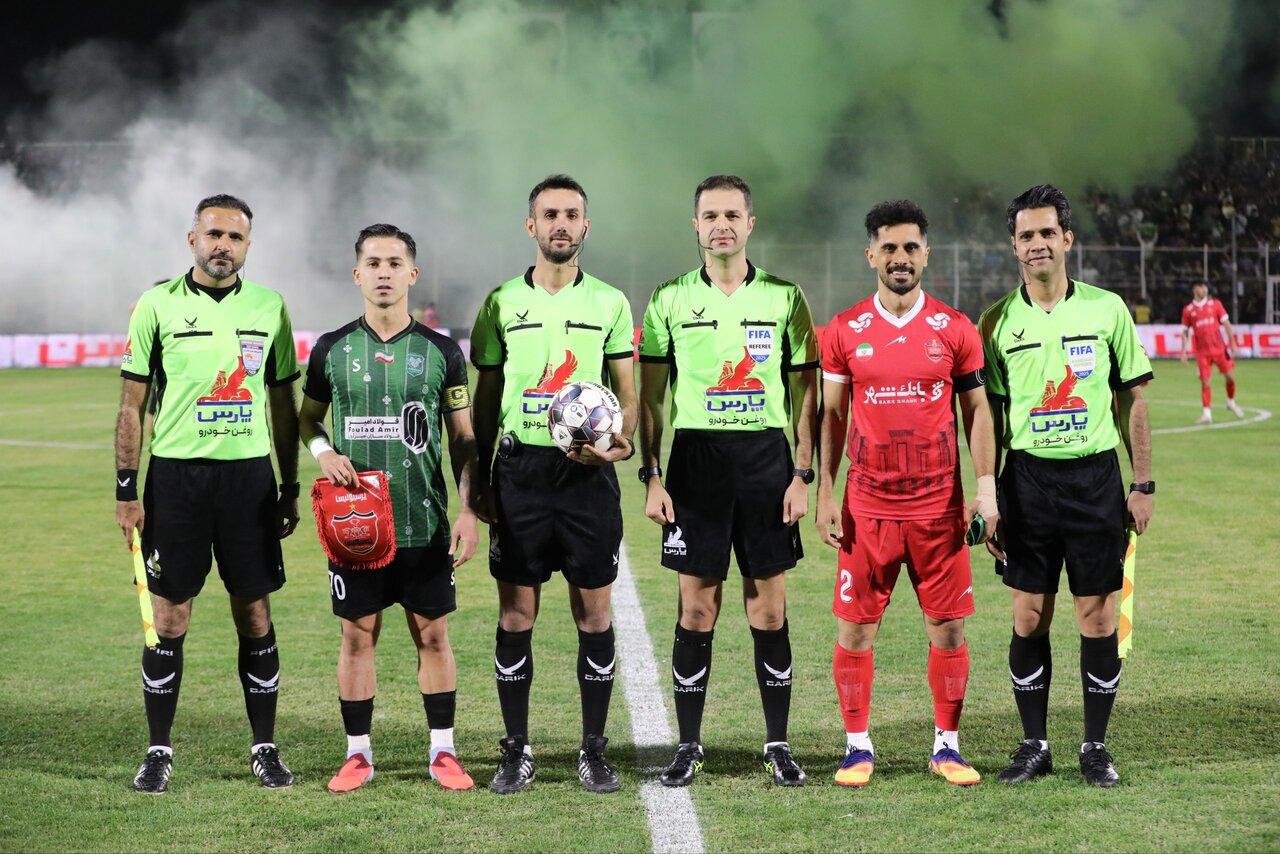 عکس از بازی خیبر و پرسپولیس در مهر ۱۴۰۴
