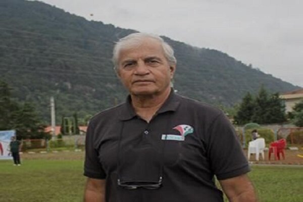 عکس از محمود بیداریان پیشکسوت فوتبال ایران و مربی سازنده