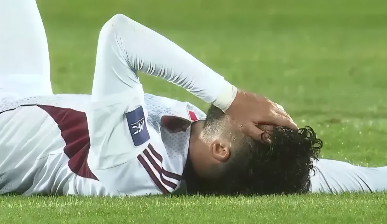 عکس از محمد قربانی مصدوم در بازی الوحده و نسف قارشی ازبکستان