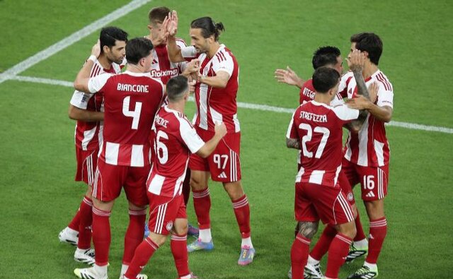 عکس از خوشحالی بعد از گل بازیکنان المپیاکوس در جام حذفی