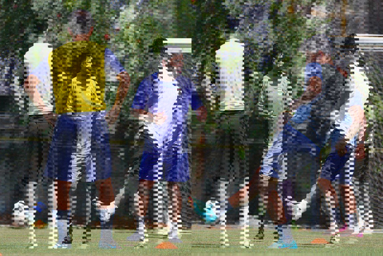 عکس از امید روانخواه سرمربی تیم امید ایران