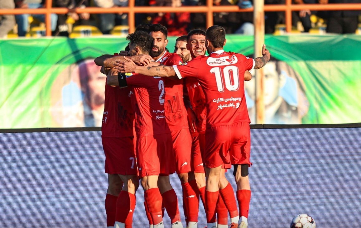 عکس از خوشحالی پس از گل پرسپولیسی‌ها و شمس آذر