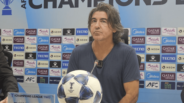 عکس از ریکاردو ساپینتو سرمربی پرتغالی استقلال 