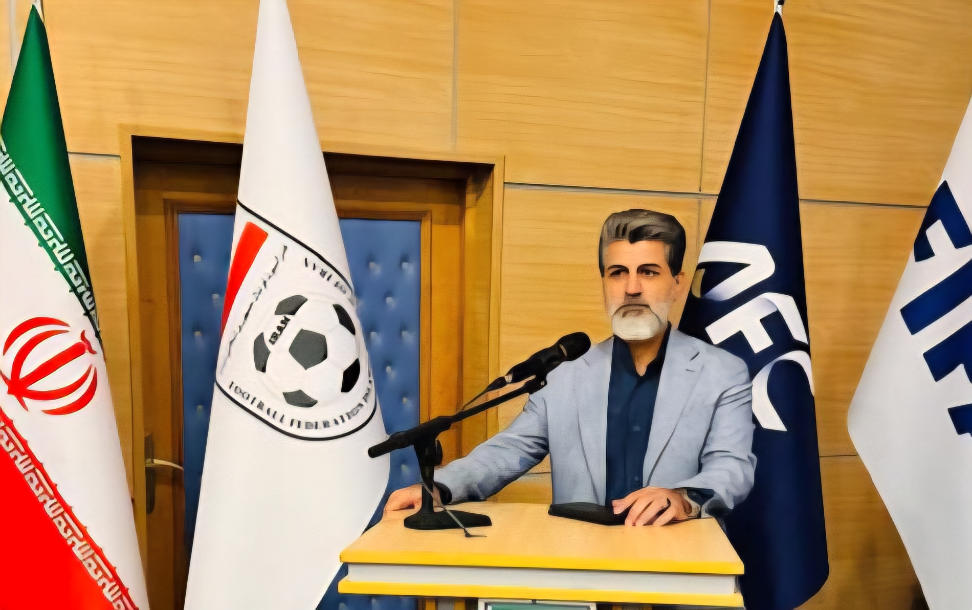 عکس از سید مجتبی طباطبایی معاون حقوقی باشگاه استقلال