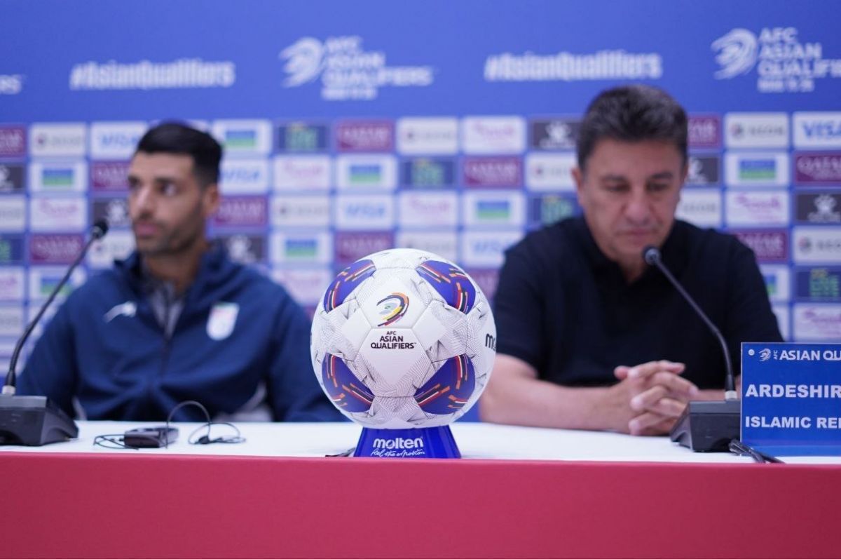 عکس از مهدی طارمی و امیر قلعه نویی در کنفرانس خبری