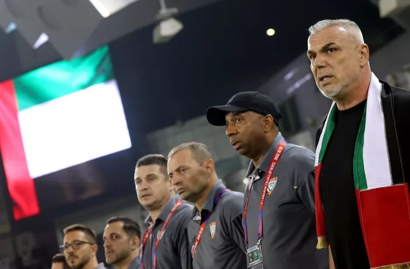 عکس از کادرفنی تیم ملی امارات در بازی مقابل قطر