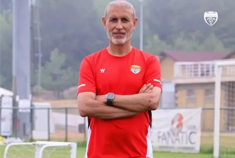 عکس از یحیی گل محمدی سرمربی فولاد