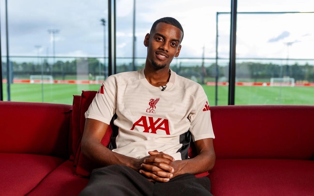 الکساندر ایساک مهاجم سوئدی در تمرینات - لیورپول