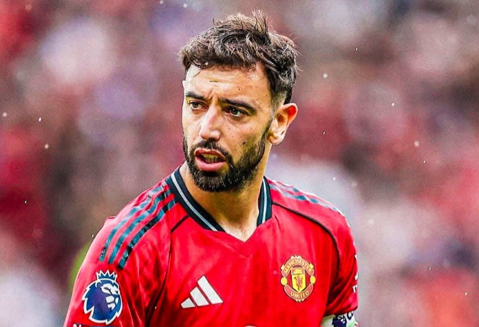 برونو فرناندز هافبک پرتغالی در زمین - منچستریونایتد