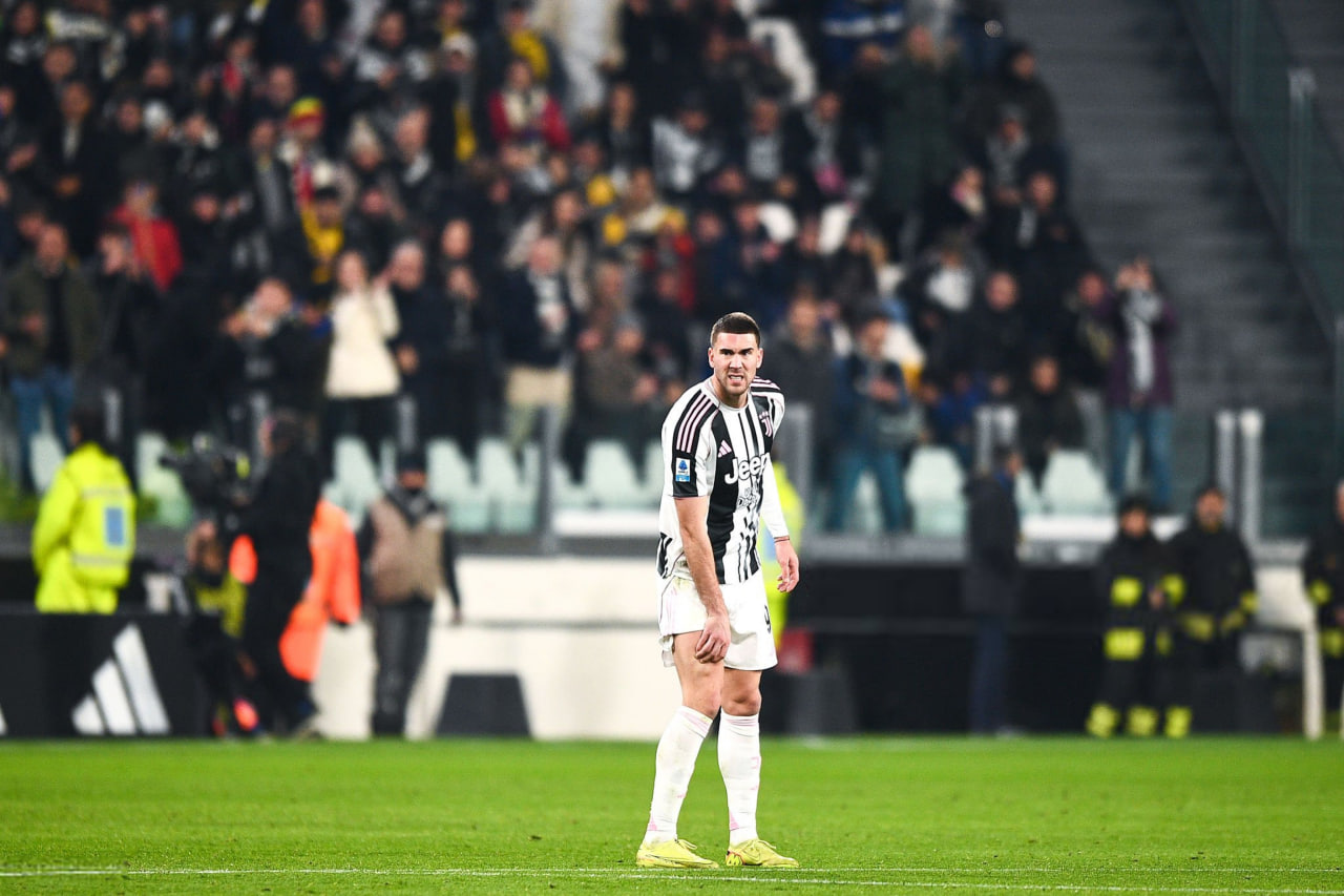 دوشان ولاهوویچ دوشان ولاهوویچ مهاجم صربستانی در زمین - یوونتوس