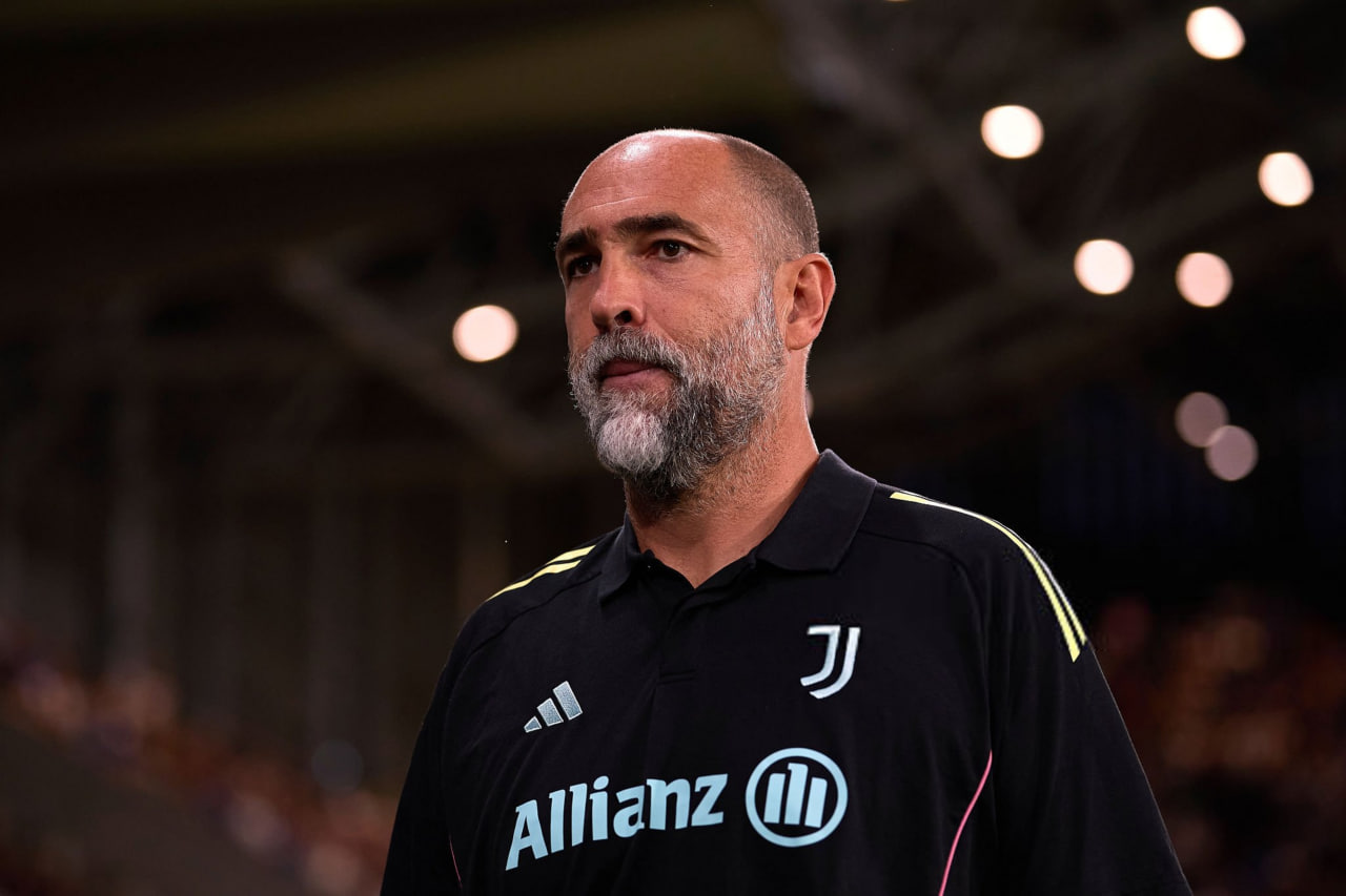 ایگور تودور سرمربی ایتالیایی در کنار زمین - یوونتوس