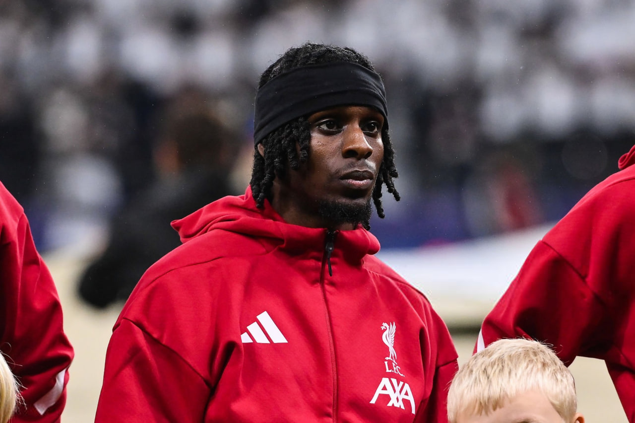 جرمی فریمپونگ فول‌بک هلندی در زمین - لیورپول