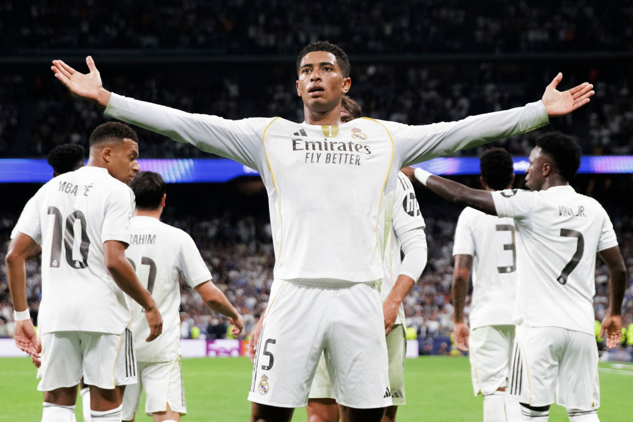 جود بلینگام هافبک انگلیسی در زمین - رئال مادرید