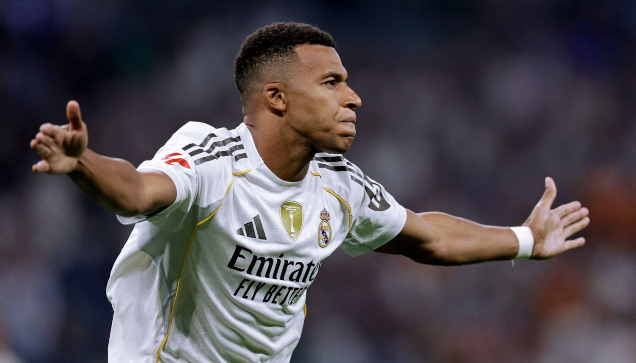 کیلیان امباپه مهاجم فرانسوی در زمین - رئال مادرید