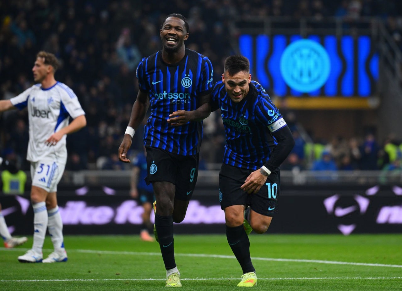 مارکوس تورام مهاجم فرانسوی و لائوتارو مارتینز مهاجم آرژانتینی در زمین - اینتر