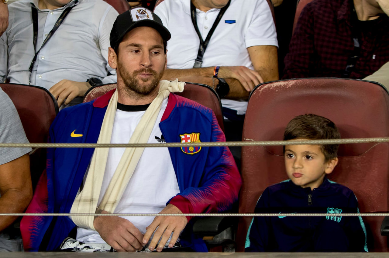 لیونل مسی لیونل مسی مهاجم آرژانتینی روی سکوها - بارسلونا