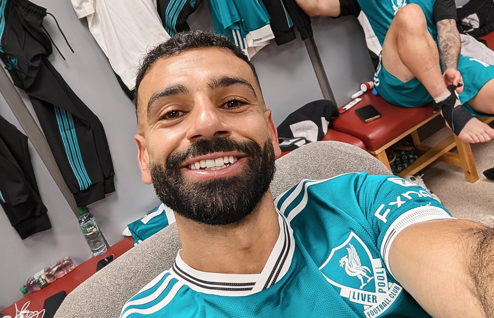 محمد صلاح وینگر مصری در رختکن - لیورپول