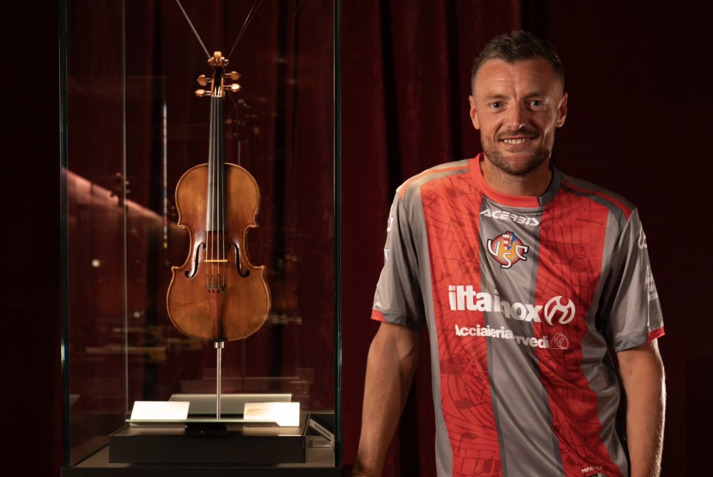 جیمی واردی مهاجم انگلیسی در زمین - کرمونزه