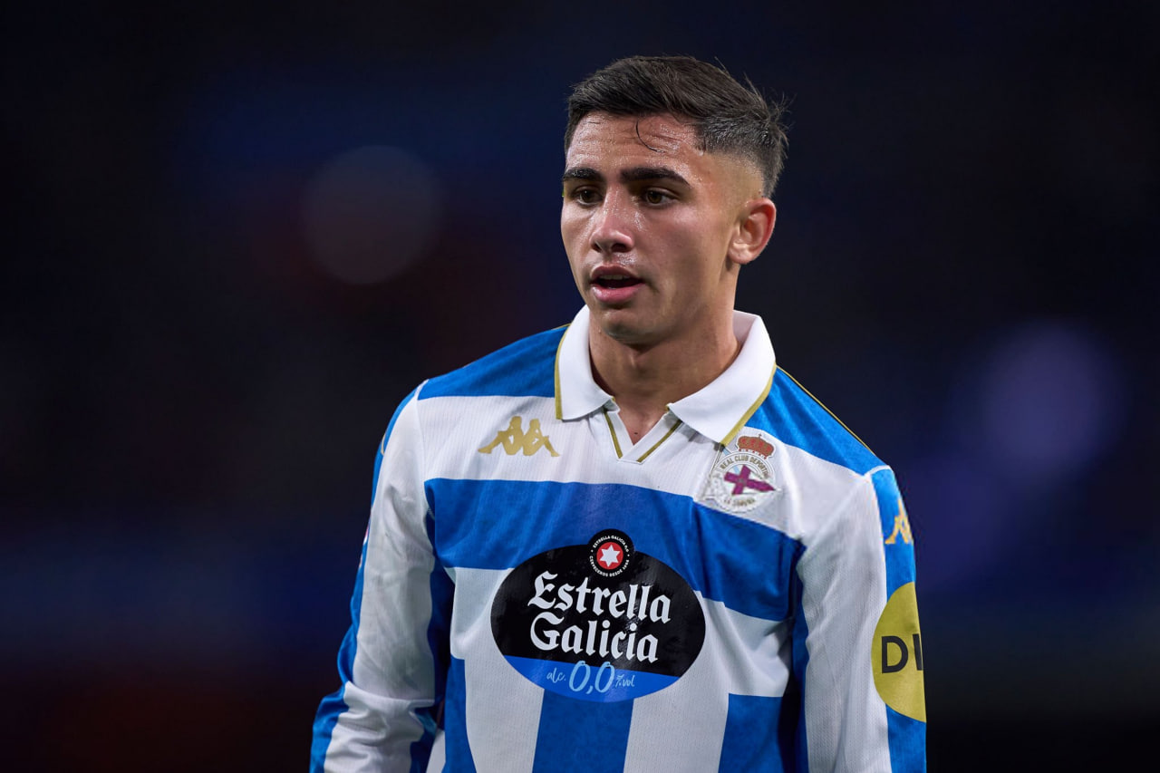 یرمای هرناندز یرمای هرناندز وینگر اسپانیایی در زمین - دپورتیوو لاکرونیا