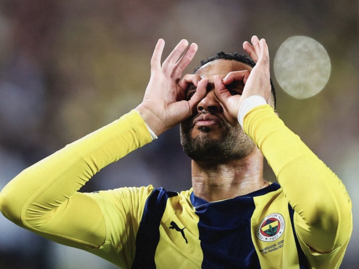 یوسف النصیری در پیراهن فنرباحچه