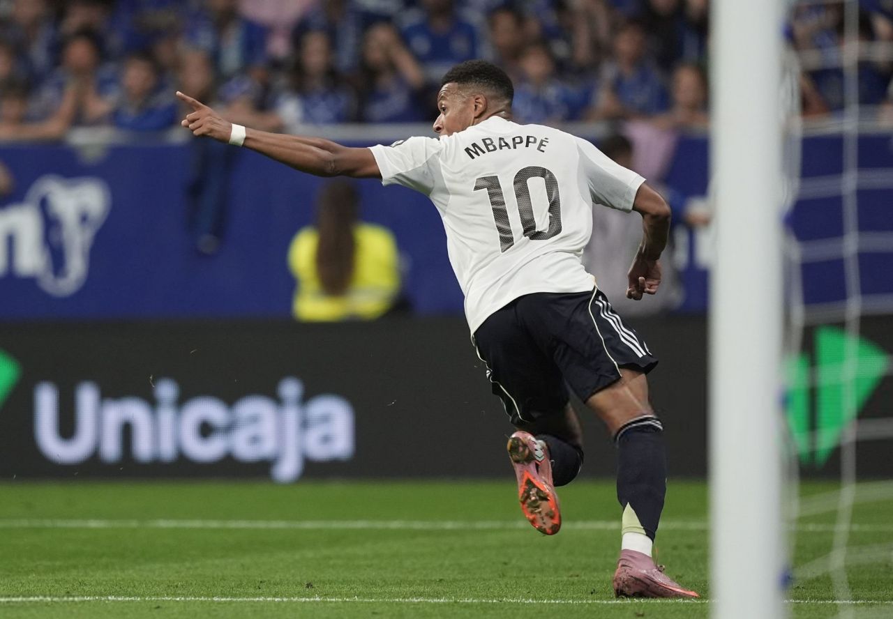 خوشحالی پس از گل کیلیان امباپه در بازی با اویدو 