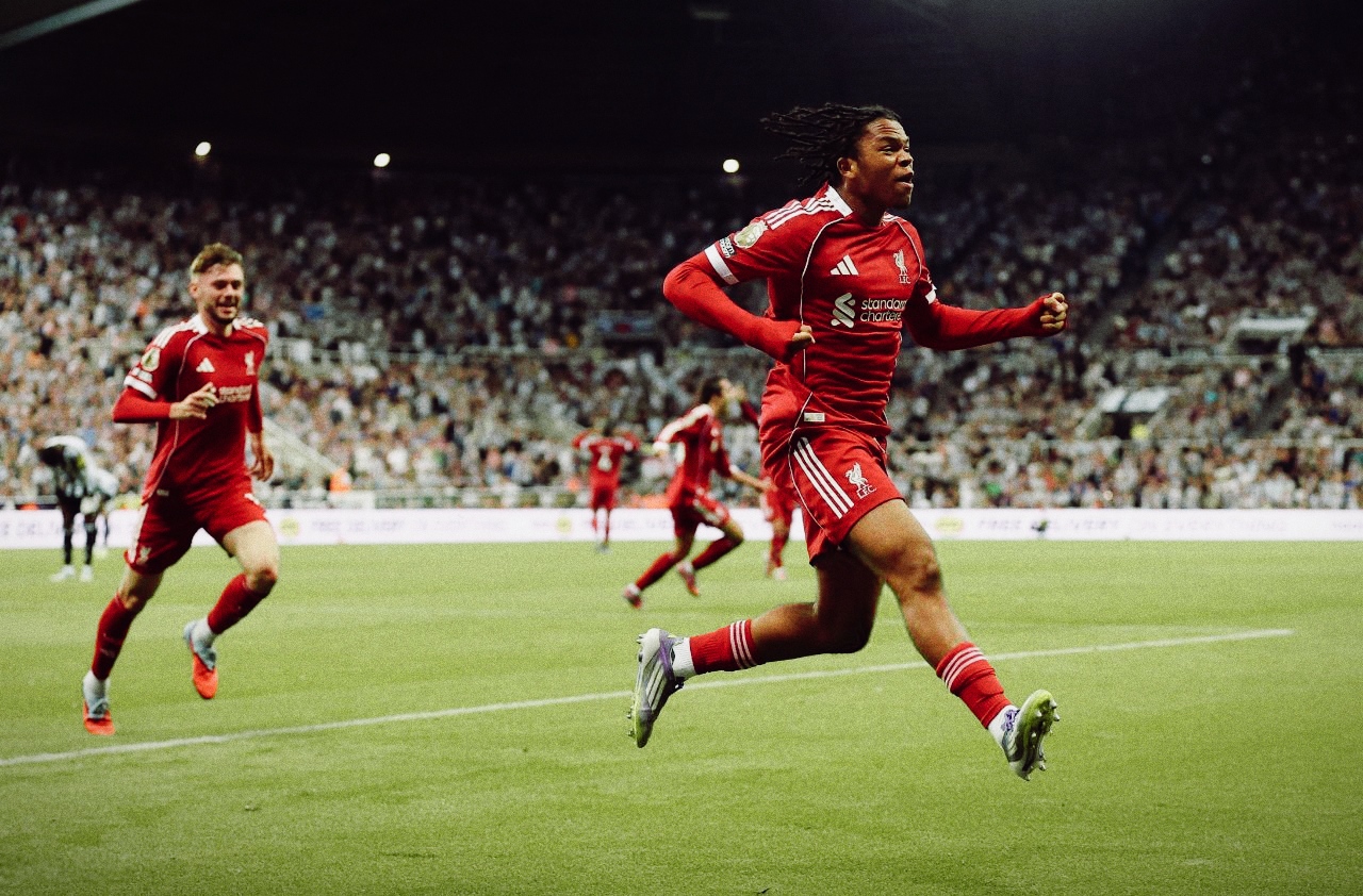 خوشحالی پس از گل ریو نوموها در بازی لیورپول و نیوکاسل