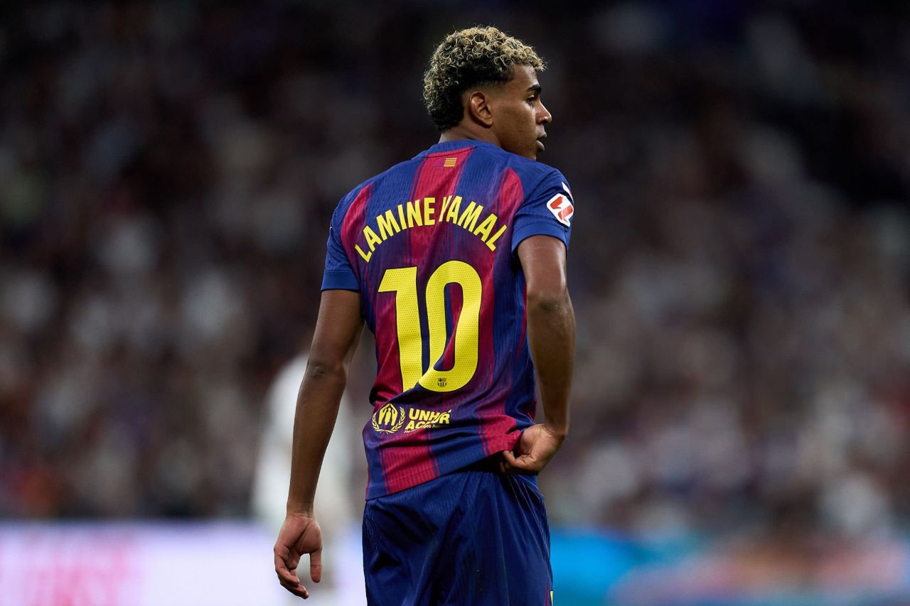 لامین یامال  لامین یامال در پیراهن بارسلونا