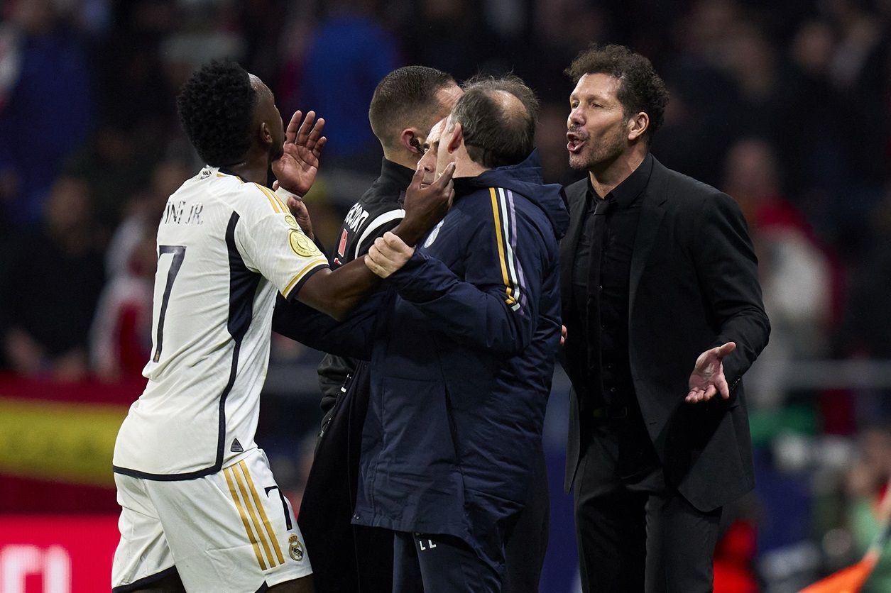 دعوا و درگیری وینیسیوس جونیور و دیگو سیمئونه در بازی اتلتیکو مادرید و رئال مادرید 