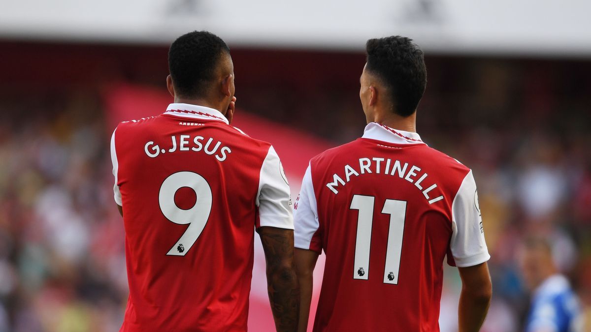 گابریل ژسوس در کنار گابریل مارتینلی در پیراهن آرسنال