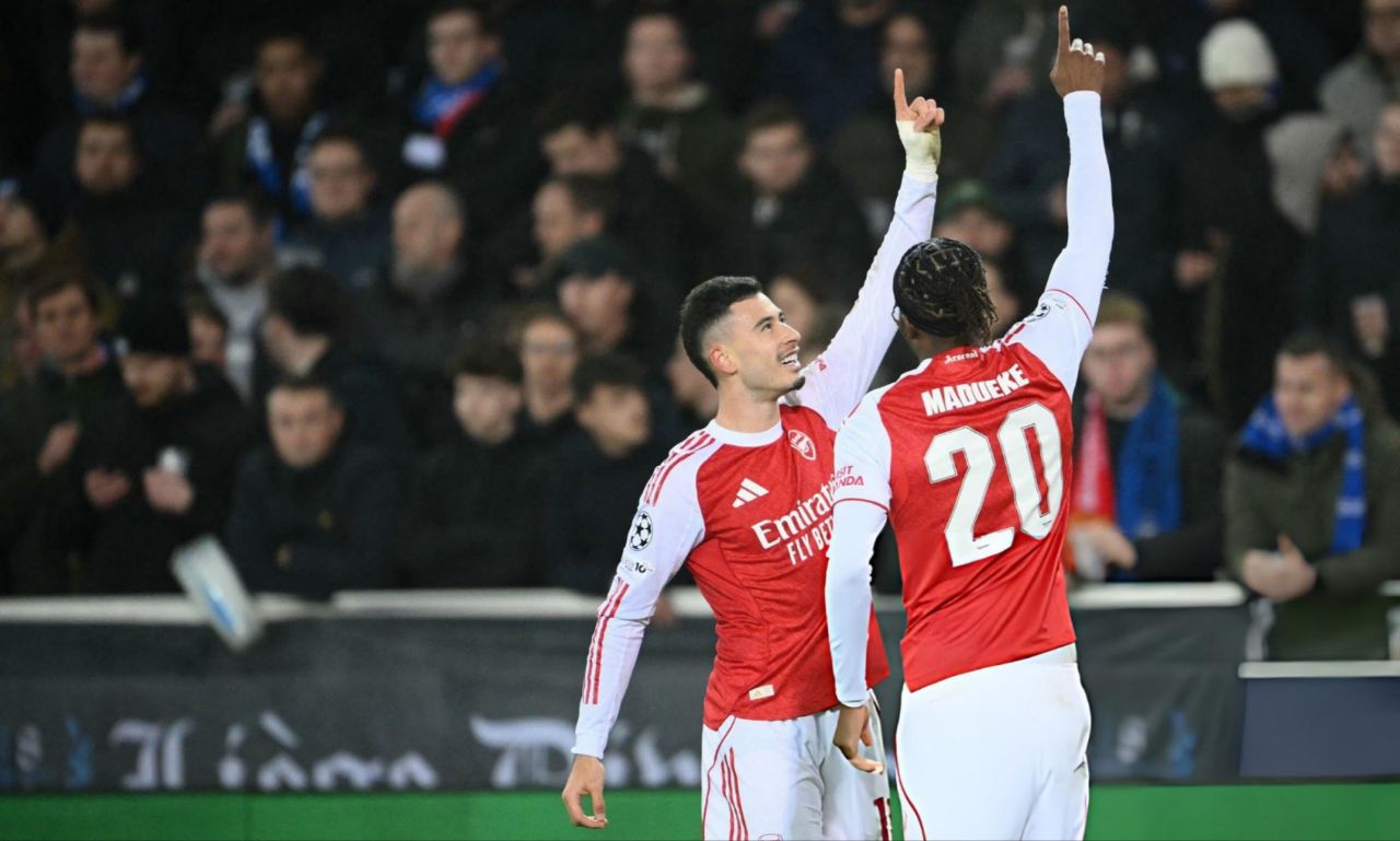 خوشحالی گابریل مارتینلی در کنار نونی مادوئکه با پیراهن آرسنال