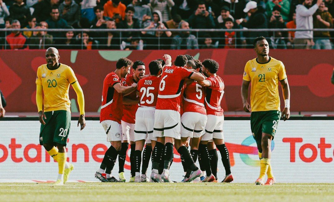 خوشحالی بازیکنان تیم ملی مصر پس از گلزنی مقابل آفریقای جنوبی 