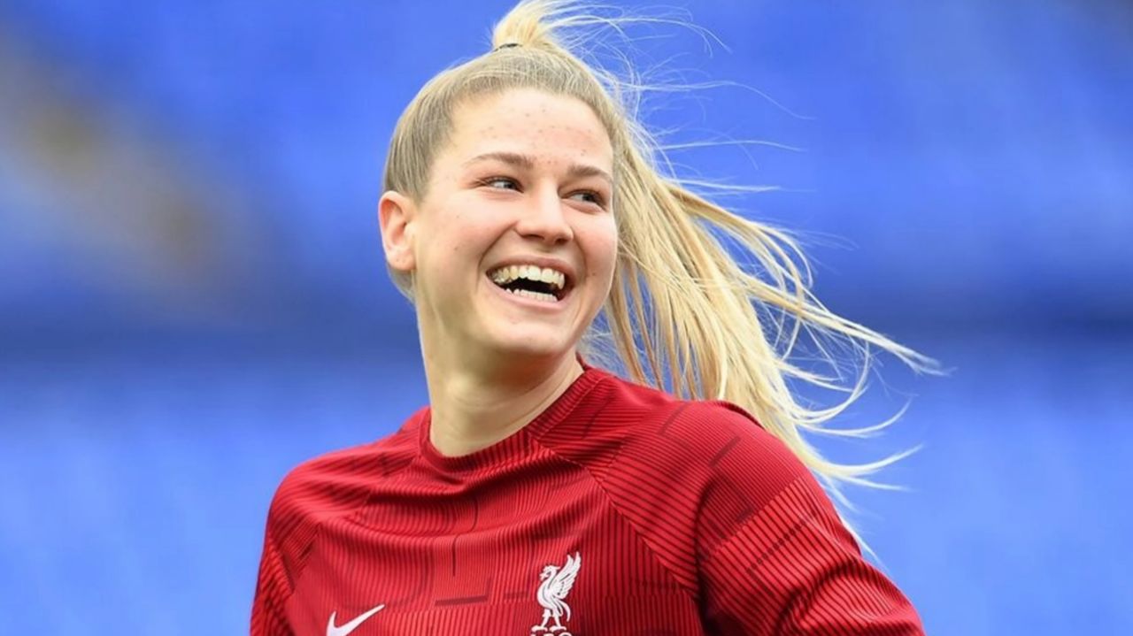 ماری هوبینگر، بازیکن زنان لیورپول 