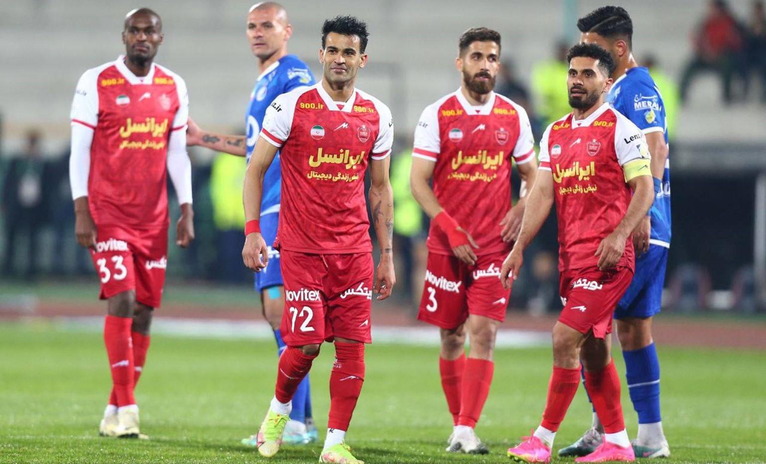 عیسی آل کثیر و امید عالیشاه بازیکنان پرسپولیس تهران - رافائل سیلوا دفاع استقلال تهران - لیگ برتر ایران