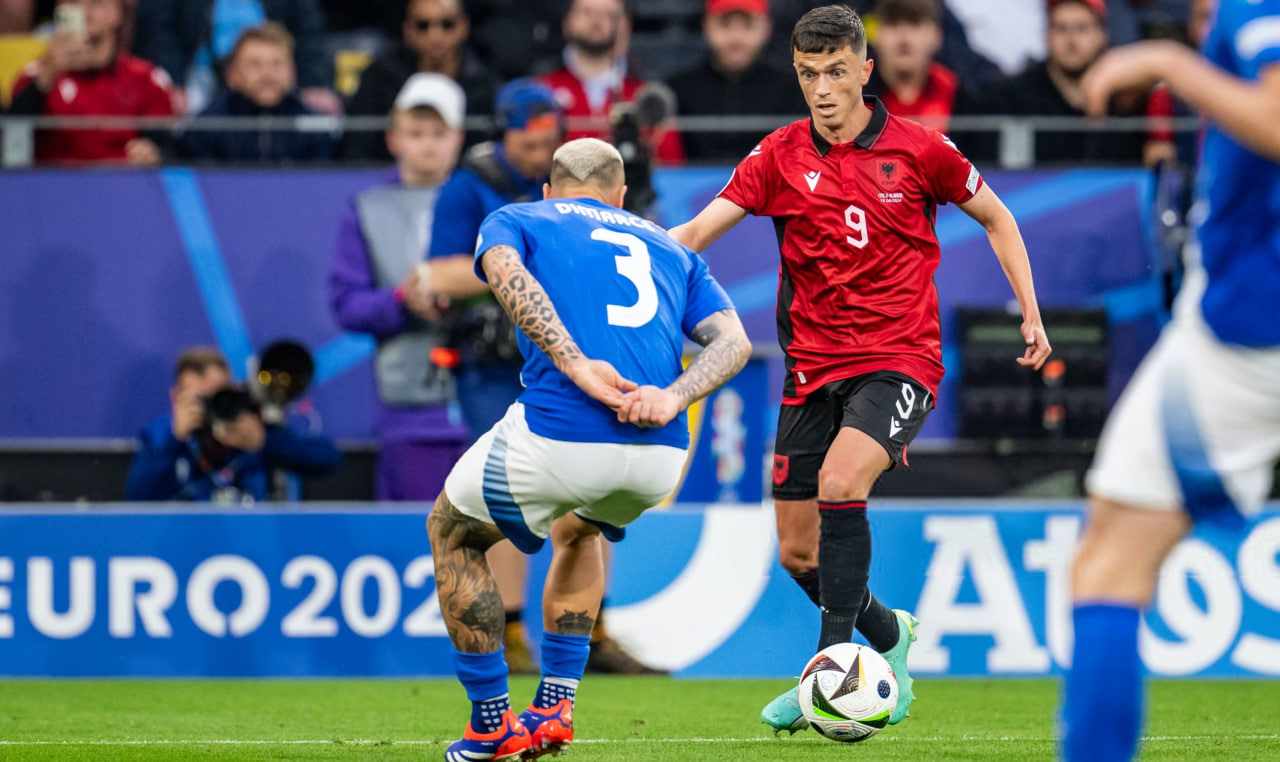 یاسر آسانی وینگر آلبانیایی استقلال تهران و بازیکن سابق گوانگژو کره - فدریکو دی مارکو مدافع چپ ایتالیا و اینترمیلان - لیگ برتر ایران