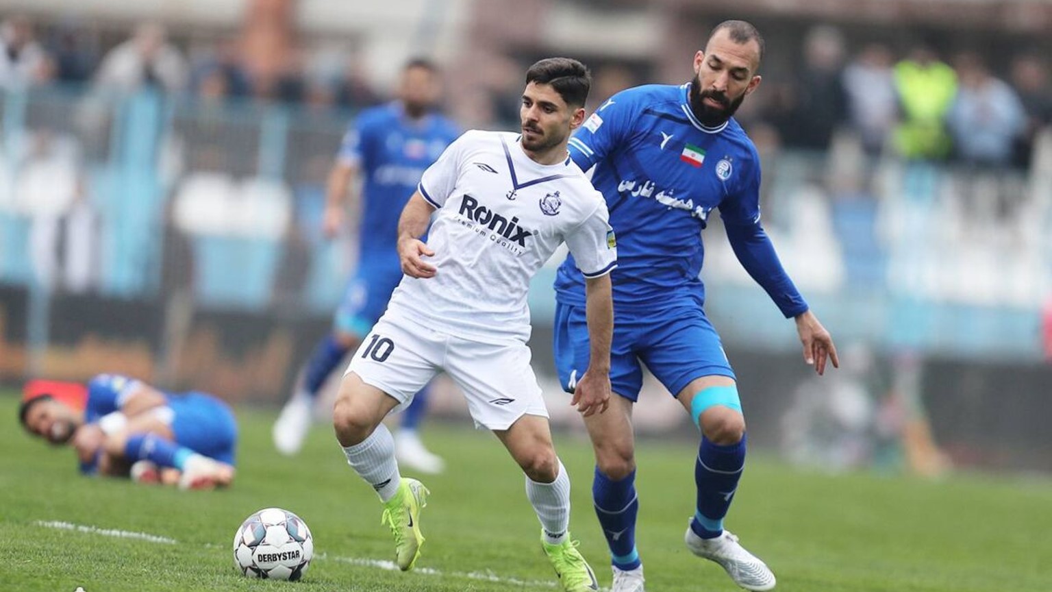 محمد عمری وینگر ملوان و پرسپولیس تهران - روزبه چشمی هافبک استقلال تهران و تیم ملی ایران - لیگ برتر ایران