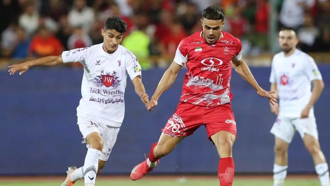 اوستون اورونوف وینگر پرسپولیس تهران و تیم ملی ازبکستان در بازی پرسپولیس و هوادار - لیگ برتر ایران
