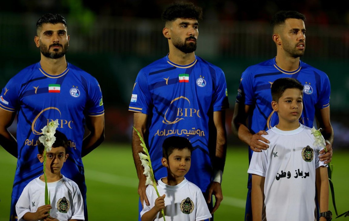 سامان فلاح مدافع وسط استقلال و تیم ملی ایران - آرش رضاوند هافبک وقت استقلال و حال حاضر سپاهان - میلاد زکی پور مدافع چپ سابق استقلال تهران و بازیکن حال حاضر سپاهان اصفهان - لیگ برتر ایران