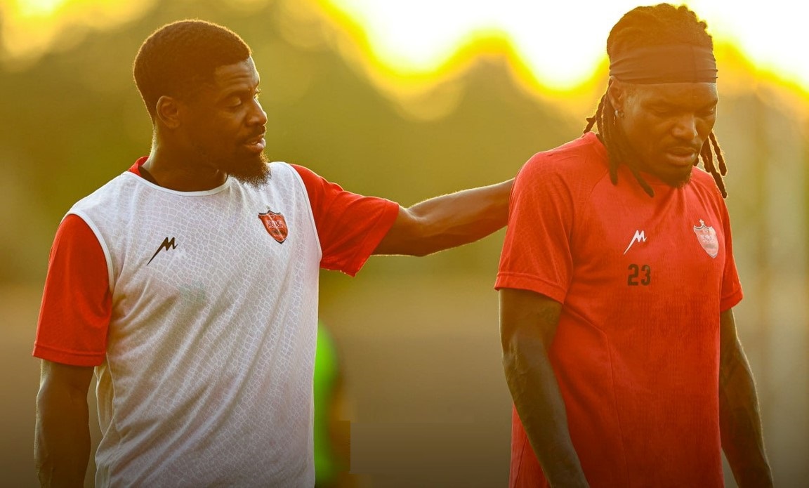 تیوی بیفوما وینگر پرسپولیس تهران و تیم ملی کنگو - بازیکن سابق استقلال خوزستان و استاد رن - سرژ اوریه مدافع تاتنهام و پاریس - لیگ برتر ایران