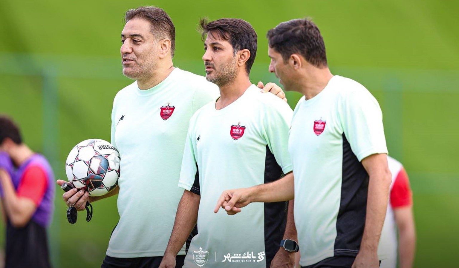 وحید هاشمیان سرمربی پرسپولیس تهران - مهرداد خانبان آنالیزور پرسپولیس - امیرحسین پیروانی مربی پرسپولیس - لیگ برتر ایران