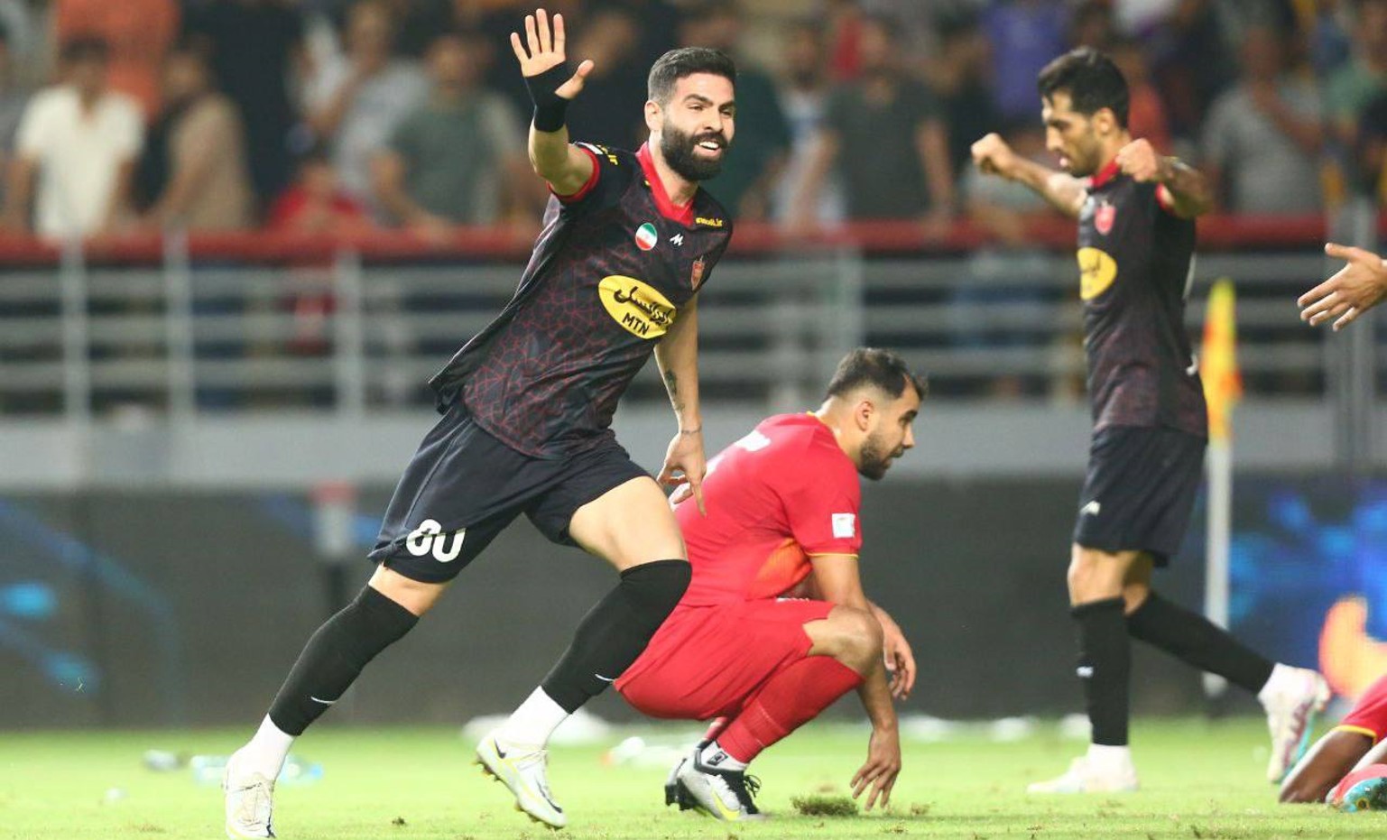 یاسین سلمانی هافبک پرسپولیس تهران و بازیکن سابق سپاهان و تیم امید ایران - بازی پرسپولیس و فولاد - شادی گل یاسین سلمانی - لیگ برتر ایران